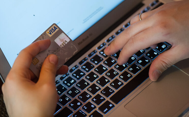 Украинцев предупредили о возможном отключении Apple Pay и Google Pay
