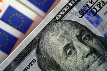 Инвесторы переключились на рисковые валюты: сколько теперь стоят доллар, евро и фунт