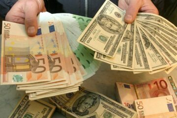 Доллар и евро атаковали гривну на межбанке: свежий курс