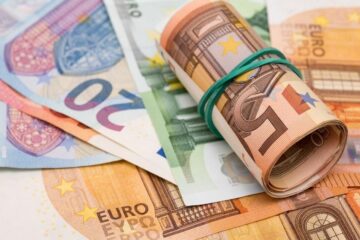 Відкриття міжбанку: долар і євро дешевшають після вчорашнього міні-ралі