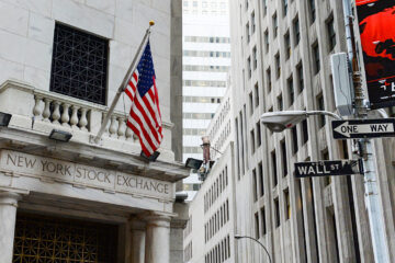 Ринок акцій штормить: Dow Jones і S&P 500 «в мінусах», Nasdaq б’є рекорди другий день поспіль