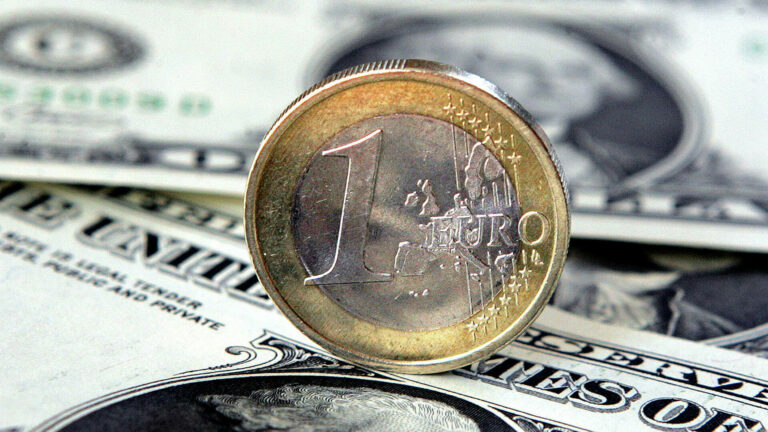 В Danske Bank рассказали, до какой отметки ослабнет евро летом 2022-го