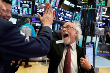 Уолл-стрит обновляет рекорды: Dow Jones и S&P 500 взлетели до новых максимумов