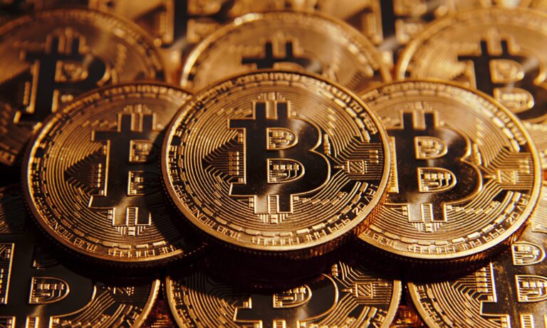 Курс Bitcoin рухнул ниже психологической отметки