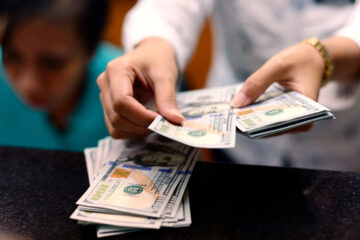 Чистая покупка украинцами валюты достигла $463,7 млн в декабре