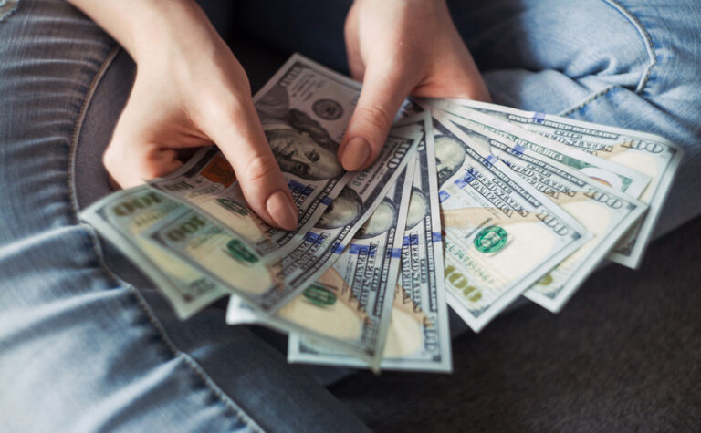 Долар на міжбанку перевищив позначку 27,85 грн/$: свіжий курс