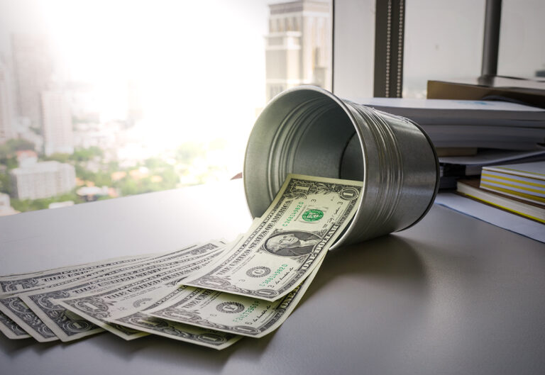 Сколько будет стоить доллар в Украине в 2022-м: банковский консенсус-прогноз