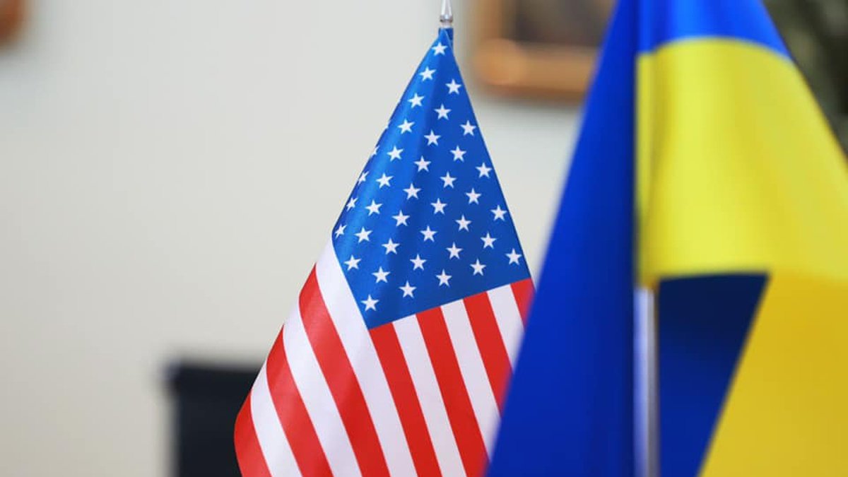 флаги Украины и США