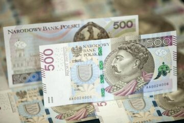 Украинцы смогут обменивать наличную гривну в банках Польши: детали соглашения