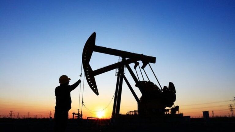 Нефть резко подешевела на новостях из США: данные торгов