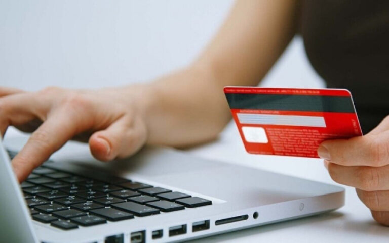 Украинцы нарастили использование платежных карт для безналичных расчетов в 2022 году