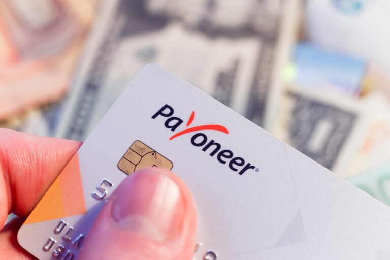 Сервис Payoneer интегрировали в Приват24: что получат пользователи