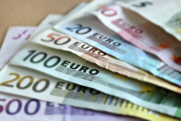 Євросоюз заборонить готівкові розрахунки на суму понад €10 тисяч
