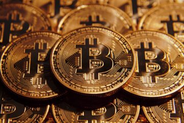 Рынок криптовалют перешел в красную зону: цена Bitcoin приближается к $22 000 за монету