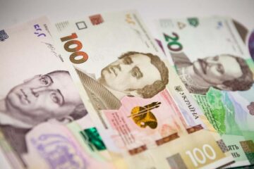 Українці стали зберігати більше коштів у гривні