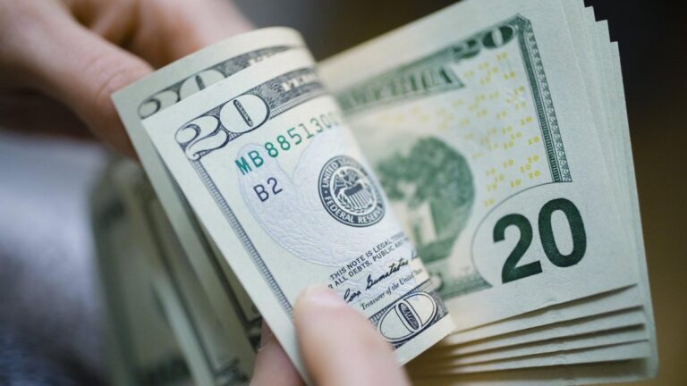 Курс на чорному ринку зріс до 40,7 грн/$: до чого готуватися