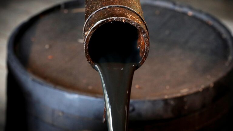 США готовятся к ограничению цен на российскую нефть на уровне $40-60 за баррель – Bloomberg
