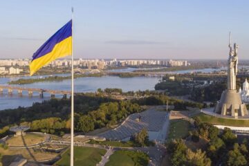 І за кордон відпустять, і житло дадуть: події осені, до яких варто готуватися українцям