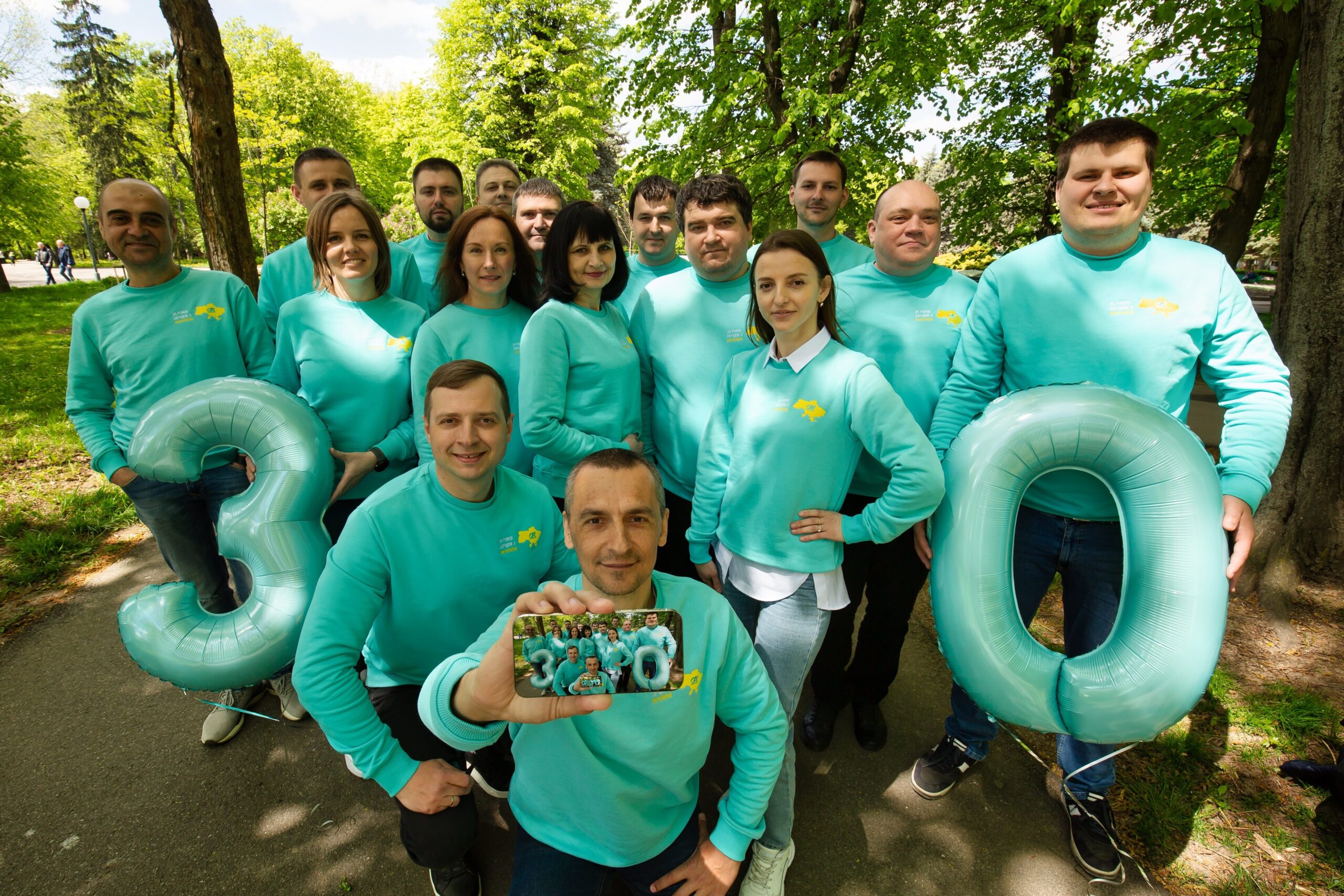 Команди Credit Agricole взяли участь у флешмобі до 30-річчя банку в Україні
