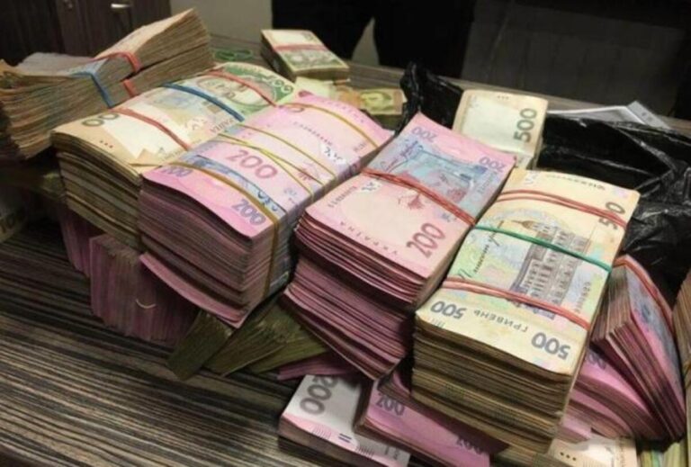 В Украине выросли объемы кассовых оборотов банков