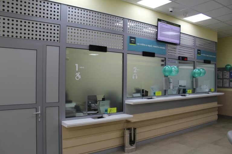 Украинские банки прекратили сокращение количества отделений