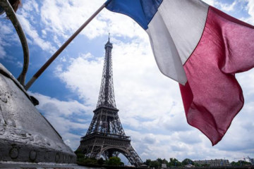 Розвинута економіка, затьмарена держборгом. Як виглядає зворотний бік успіху Франції 