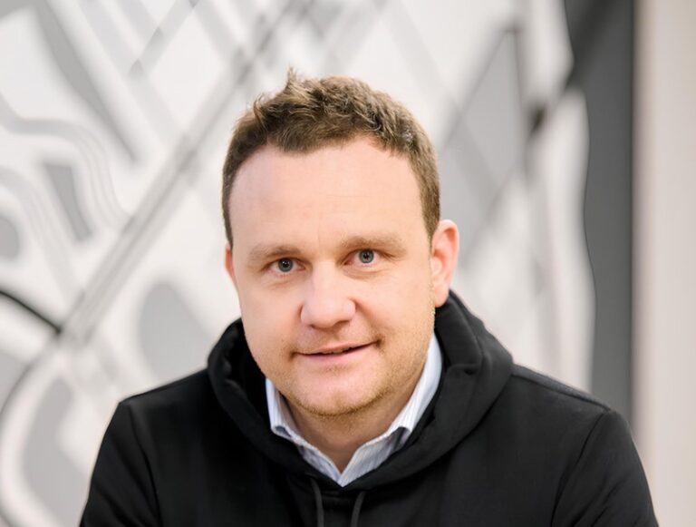 Сергій Макаренко, Керівник напрямку торгового еквайрингу ПриватБанку: «Головний пріоритет для нас на сьогодні – зробити клієнтський шлях для підприємців та бізнесу ще простішим, щоб керувати сервісами практично одним дотиком»