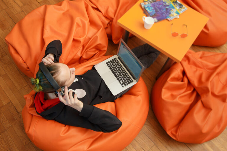 Віддалена робота в задоволення: добірка гаджетів для високої продуктивності