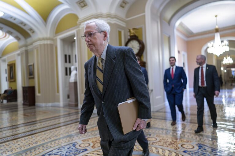 Сенат США снова провалил принятие бюджета: шатдаун длится уже 28 дней