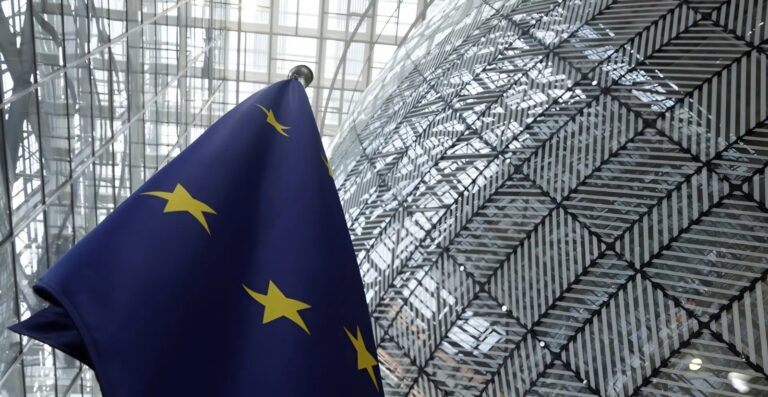 Європарламент схвалив «репараційну позику» для України за рахунок заморожених активів рф