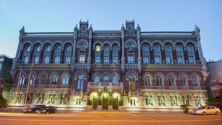 Почему украинцы снова делают ставку на гривневые депозиты и ОВГЗ