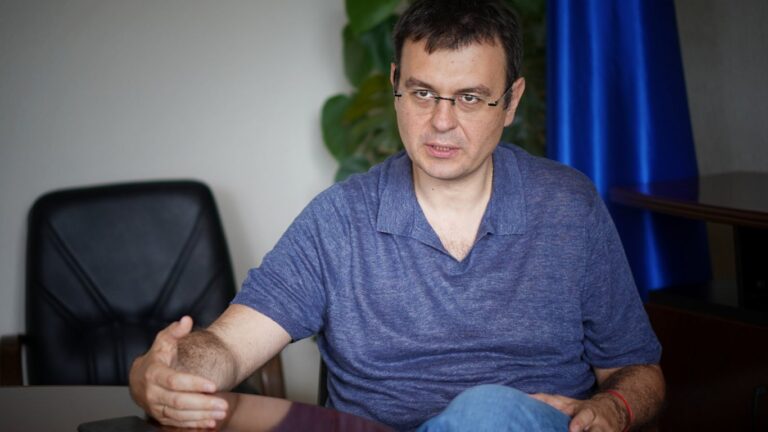 Гетманцев призвал бороться с зарплатами «в конвертах»