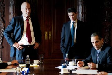 Занадто великі, щоб впасти: хто керує фінансовими кризами? Кіноогляд