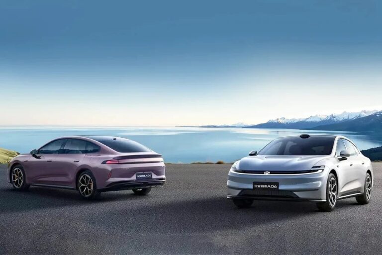 В мире показали первый серийный электромобиль на натрий-ионной батарее