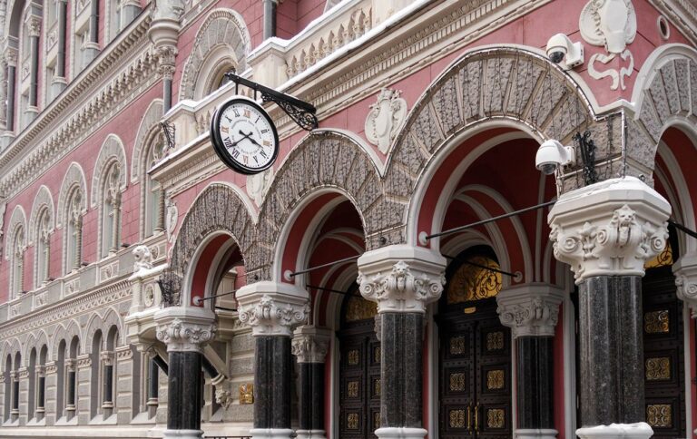 НБУ залишив облікову ставку без змін — на рівні 15% річних