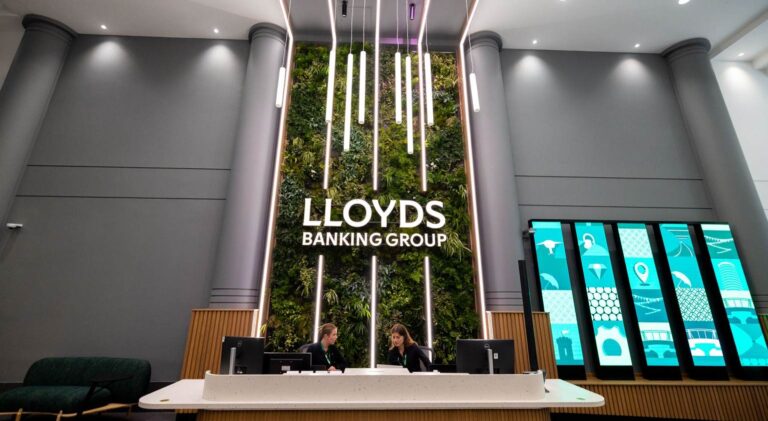 Lloyds додав ШІ-агента до ради директорів