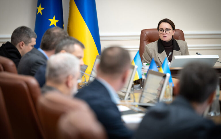 НДС для ФЛП пока вводить не будут: правительство и МВФ будут искать другие источники доходов