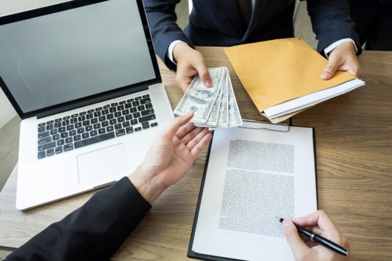 Украинцы наращивают сбережения в банках: ФГВФО опубликовал новые данные