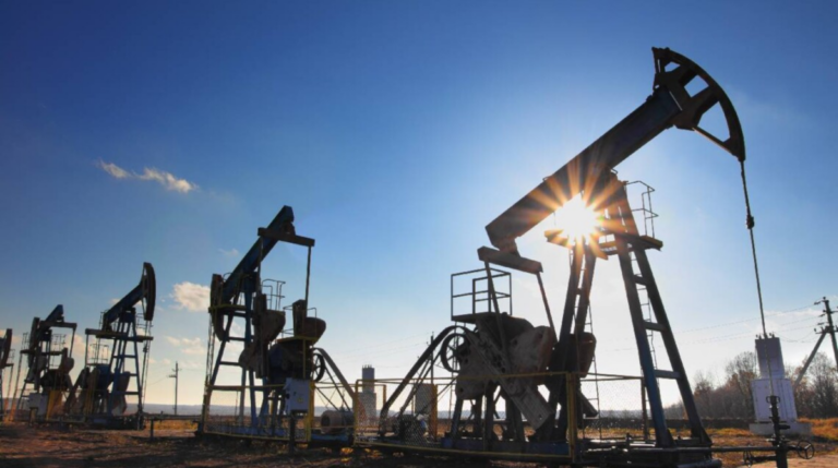 Цены на нефть продолжают падать на фоне возобновления поставок через Ормузский пролив