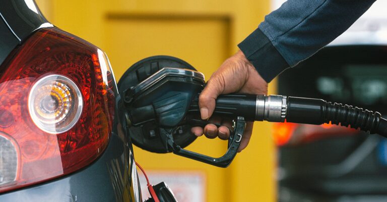 Нефть продолжает дешеветь на фоне стабилизации ситуации в Омане