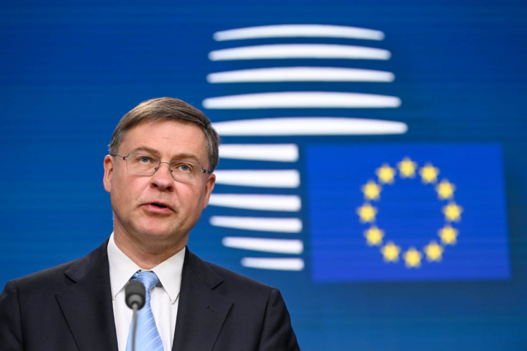 Украина получила первые 3,2 млрд евро от ЕС: на что пойдут средства