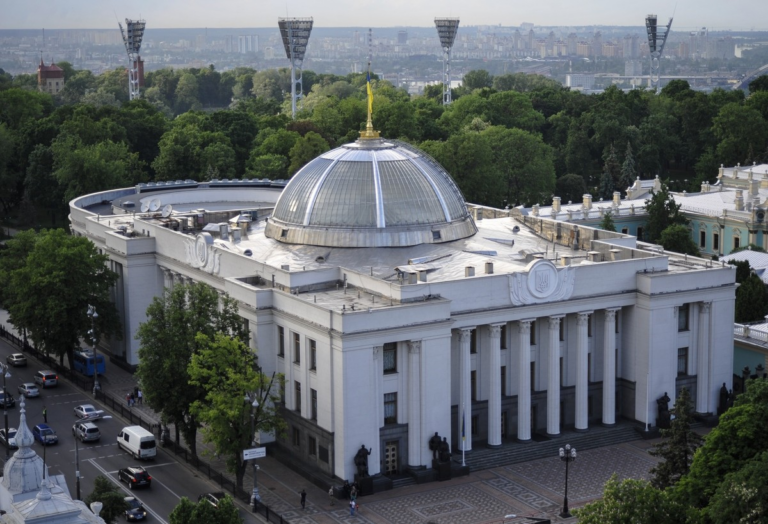Рада схвалила розблокування 1,56 трлн грн на оборону України