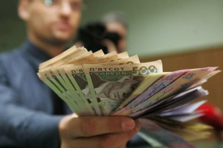 Вклады украинцев в банках выросли на 131,5 млрд грн за полгода: сколько денег на счетах