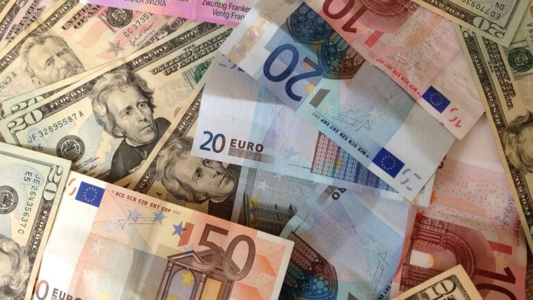 Доллар подорожал до 44,84 грн: итоги межбанка 24 июля