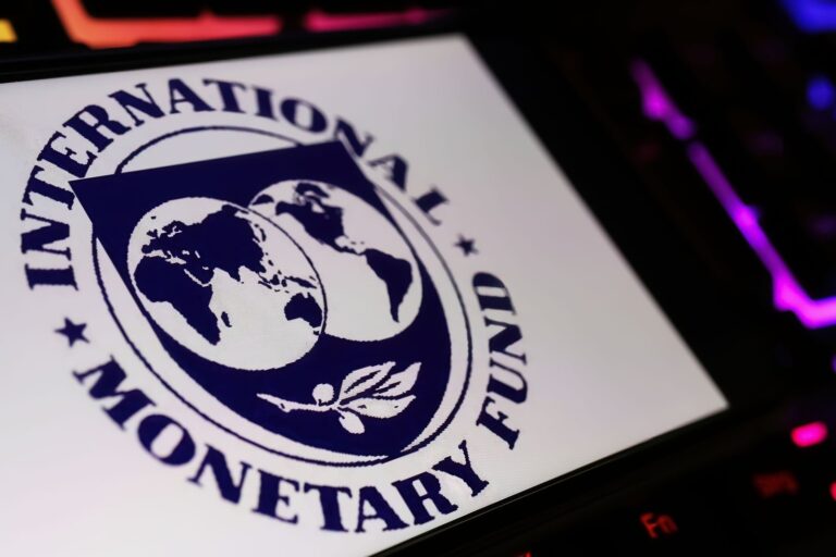 Украине может не хватать до 35 миллиардов долларов финансирования в 2027 году — Bloomberg