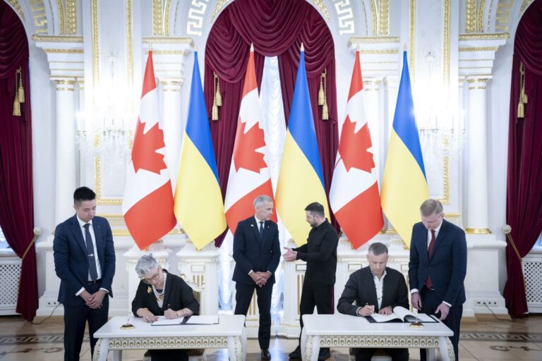 Канада направит сотни миллионов на энергетику и оборону Украины