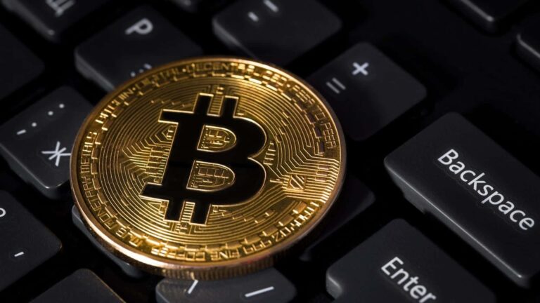От 5 долларов до сотен миллионов: первой продаже биткоина за обычные деньги исполнилось 17 лет⁠
