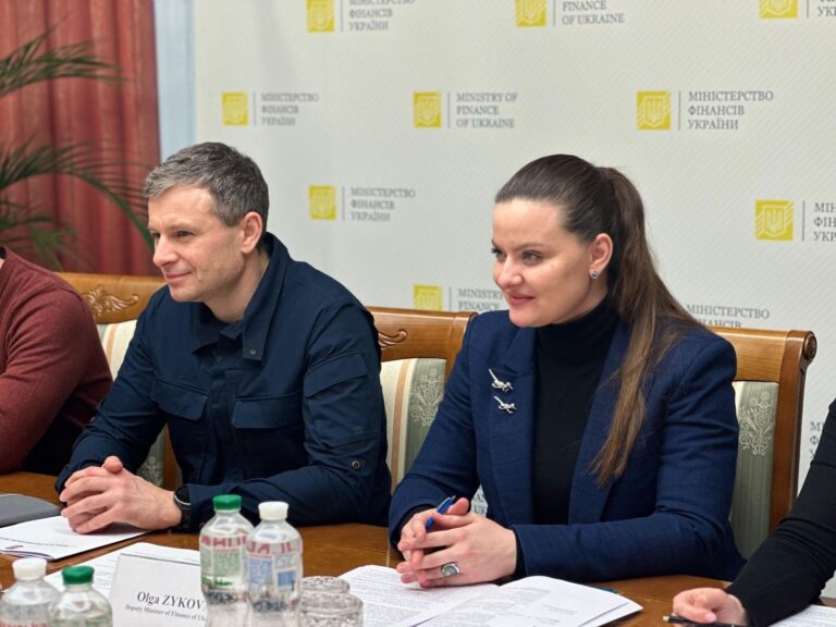 Украина ожидает почти 27 миллиардов долларов от партнеров: капитальные расходы приостановлены до принятия законов⁠